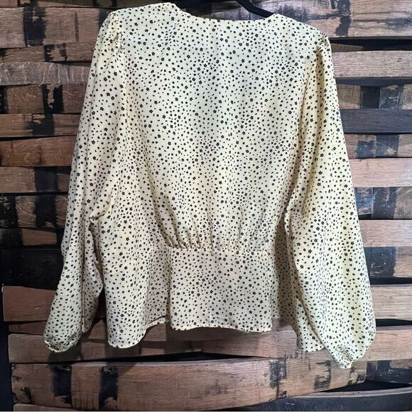 Levi’s Top - Picture 5 of 7